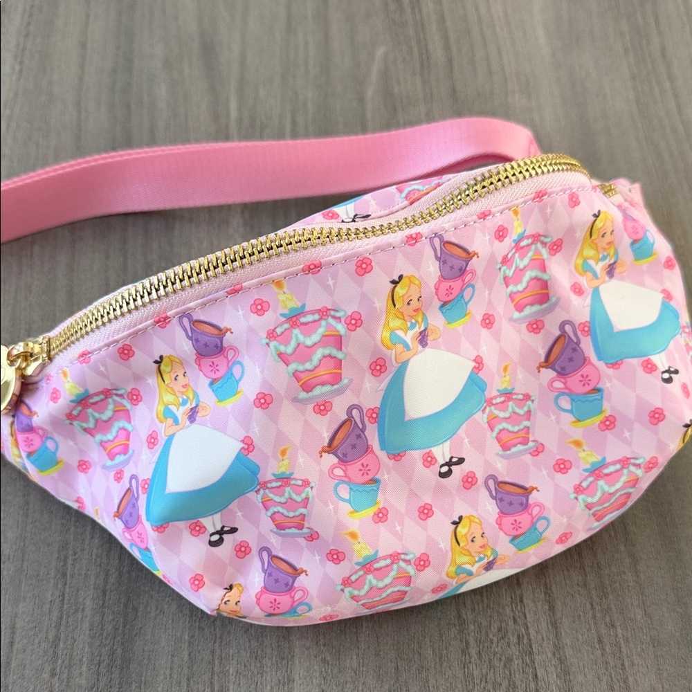 NWOT Stoney Clover Lane Alice in Wonderland Fanny Pack - Picture 3 of 5